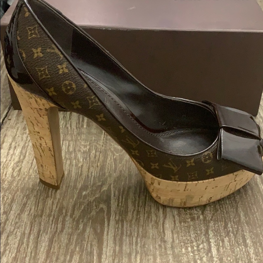 Louis Vuitton peep toe